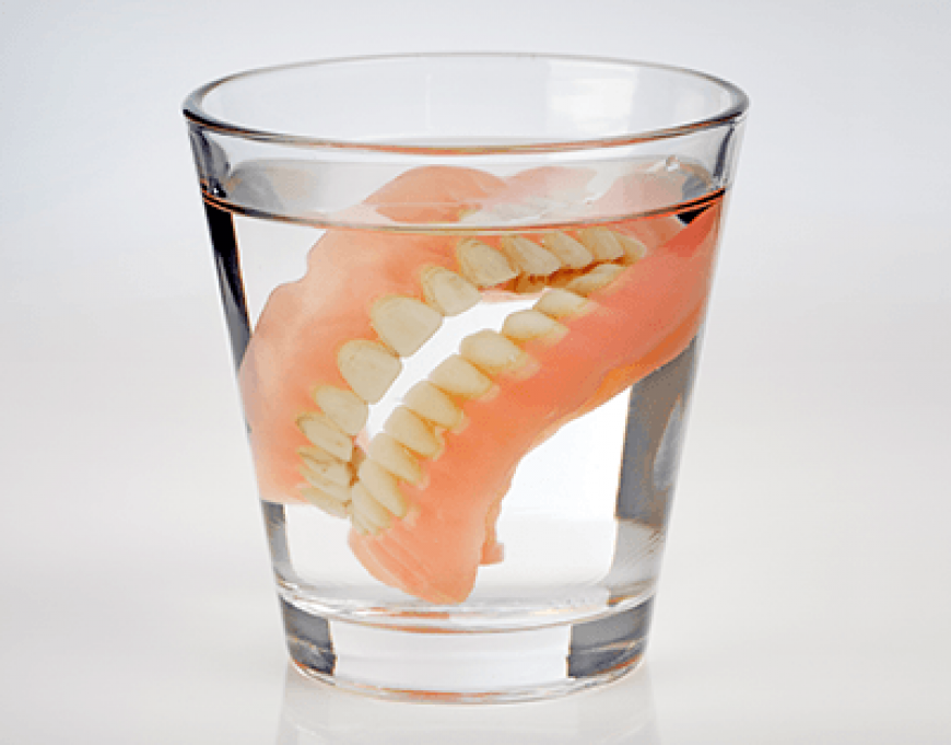denture-cleaning